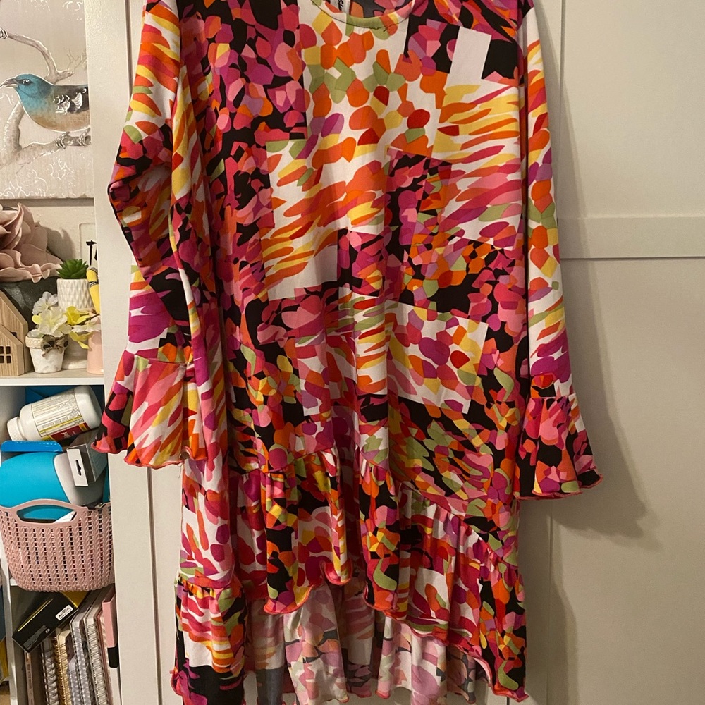 Adorable vibrant tunic